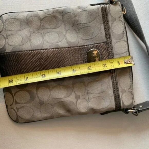 Coach Metallic Sutton Signature Swingpack - Picture 4 of 7